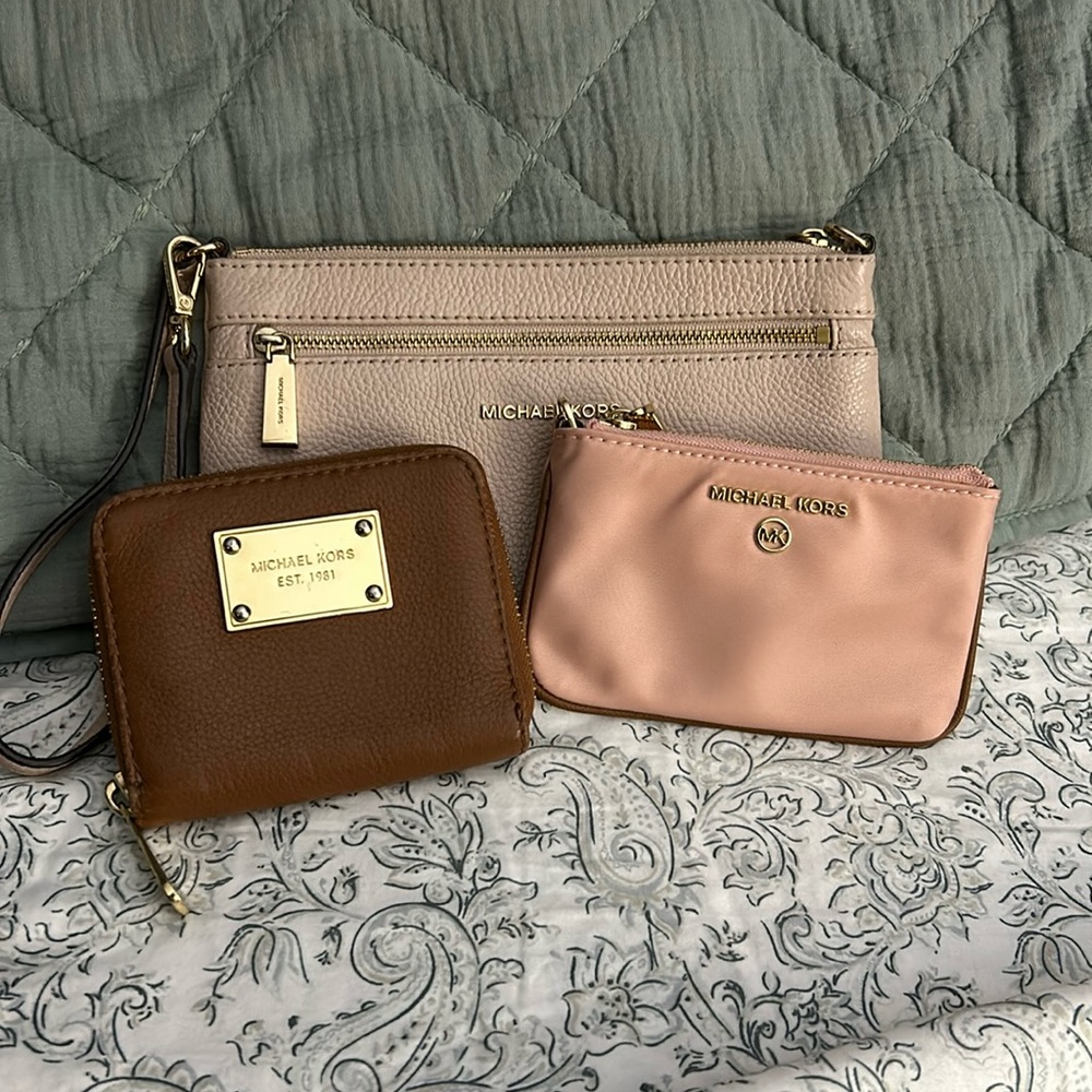 Closet clean out! Lot of Michael Kors small leather goods